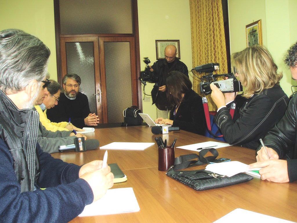 conf.stampa_19_10_10.jpg conf.stampa_19_10_10.jpg