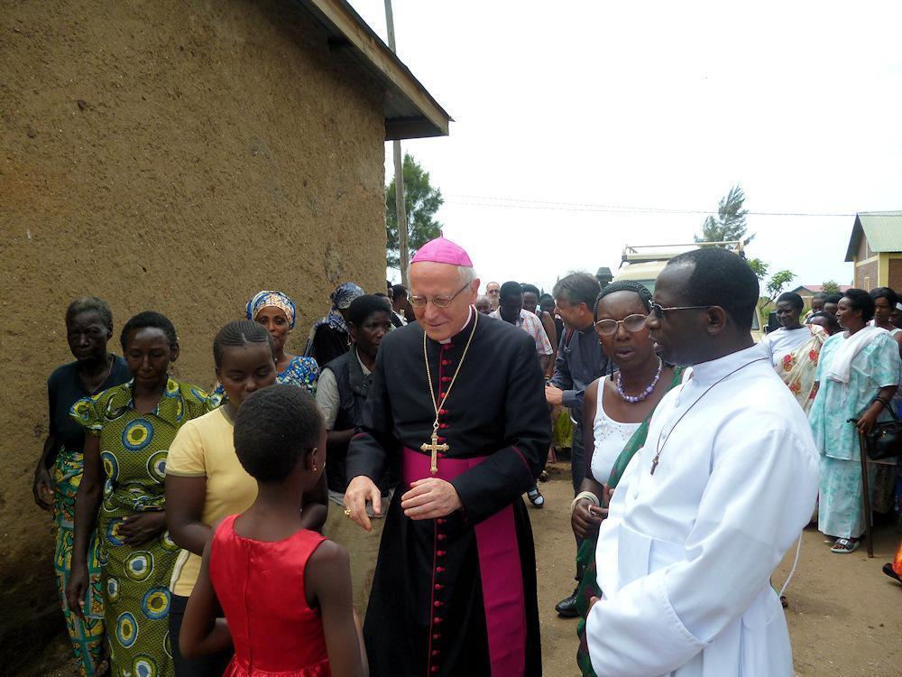 vescovo-rwanda-2012-1