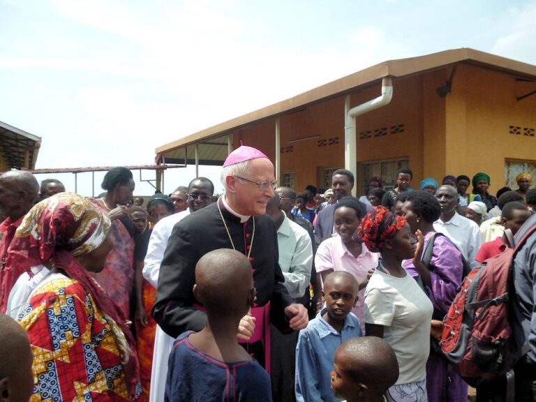 vescovo-rwanda-2012-2
