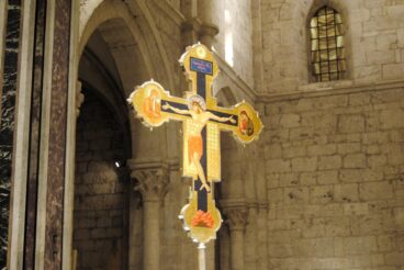 007-crocifisso-altare 007-crocifisso-altare