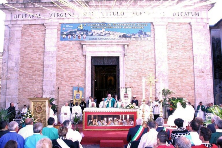 vescovo-confraternite