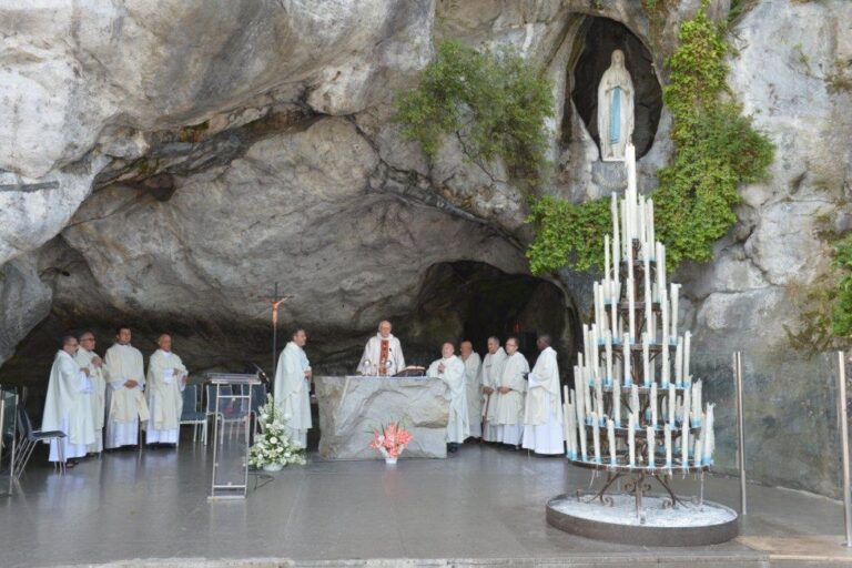 04-Lourdes-giugno-2014-seconda-gallery 04-Lourdes-giugno-2014-seconda-gallery