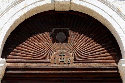 7082634-dettaglio-delle-porte-di-ingresso-in-legno-antico-di-una-chiesa-croata 7082634-dettaglio-delle-porte-di-ingresso-in-legno-antico-di-una-chiesa-croata