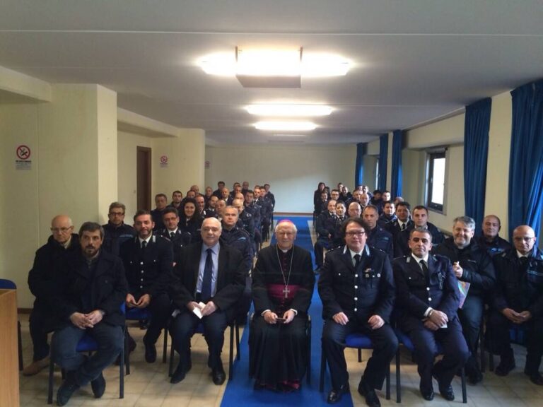 Con la polizia penitenziaria Con la polizia penitenziaria