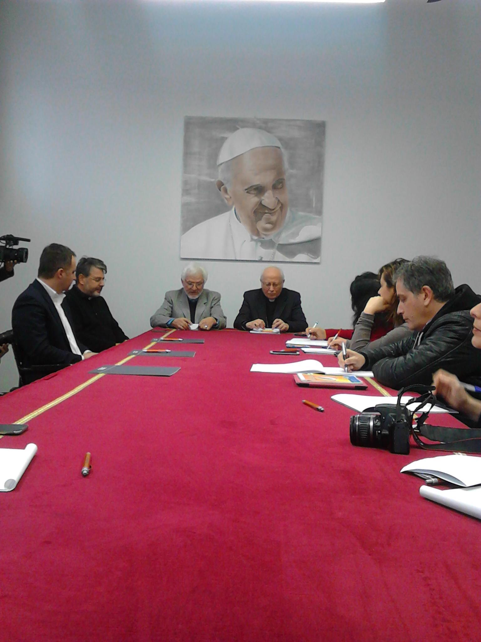 Incontro vescovo imam 17 01 2015