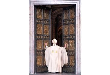 papa Francesco apertura porta santa