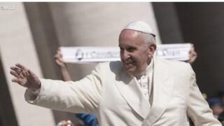 saluto papa Francesco piazza San Pietro