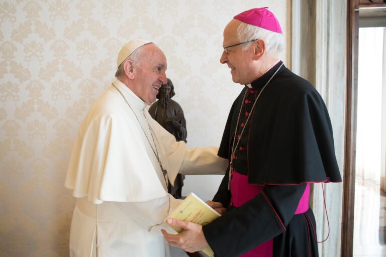 Papa Francesco e Mons. Ambrogio Spreafico