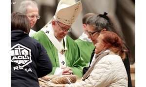 Papa Francesco durante la Messa Prima Giornata Mondiale dei Poveri