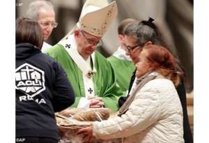 Papa Francesco durante la Messa Prima Giornata Mondiale dei Poveri