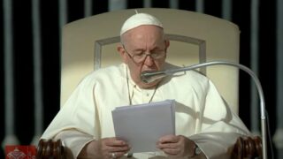 udienza generale primissimo piano grande