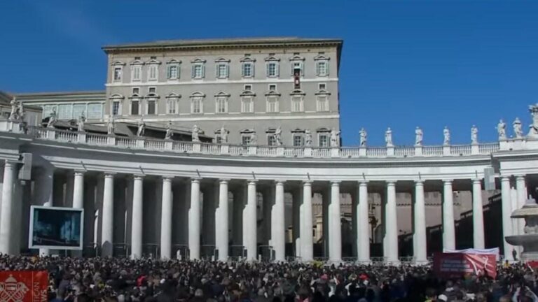 Angelus vista dal basso